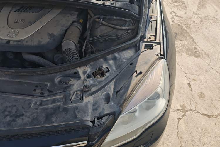 Used Mercedes-Benz R-Class 2011 R 350 L 4MATIC Engine Bay Left
