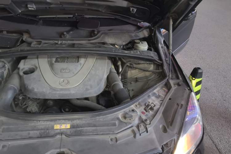 Used Mercedes-Benz R-Class 2011 R 300 L Business Model Engine Bay Left