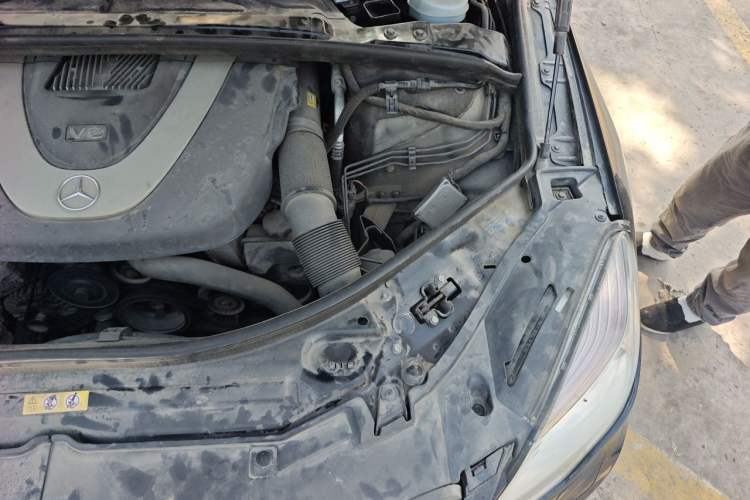 Used Mercedes-Benz R-Class 2011 R 300 L Business Model Engine Bay Left