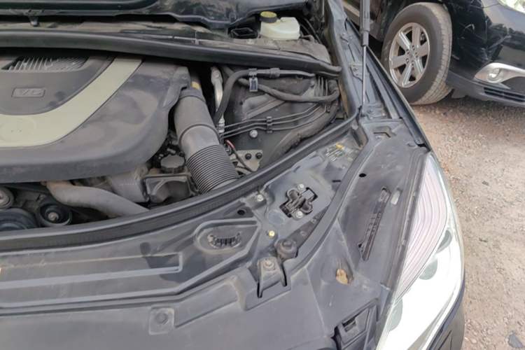 Used Mercedes-Benz R-Class 2011 R 300 L Business Model Engine Bay Left
