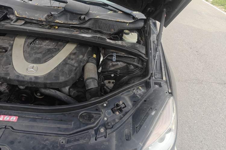 Used Mercedes-Benz R-Class  Engine Bay Left