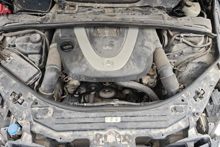 Used Mercedes-Benz R-Class 2011 R 300 L Business Model Engine Bay