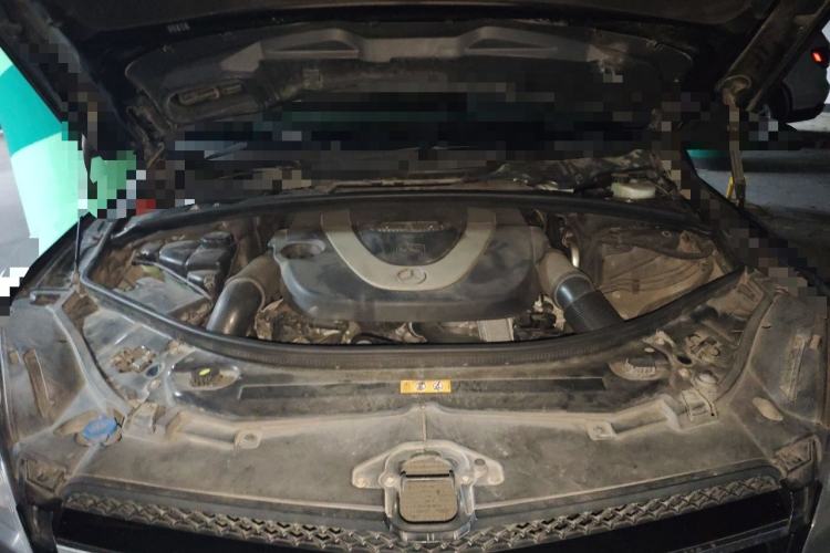 Used Mercedes-Benz R-Class 2011 R 300 L Business Model Engine Bay