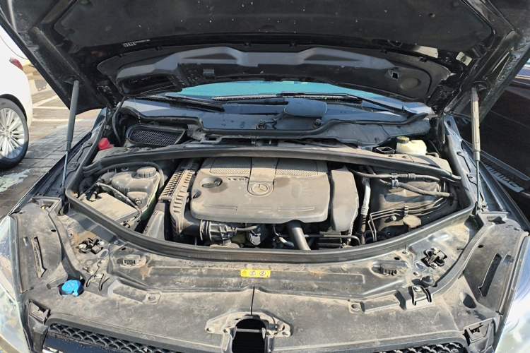 Used Mercedes-Benz R-Class 2011 R 350 L 4MATIC Engine Bay