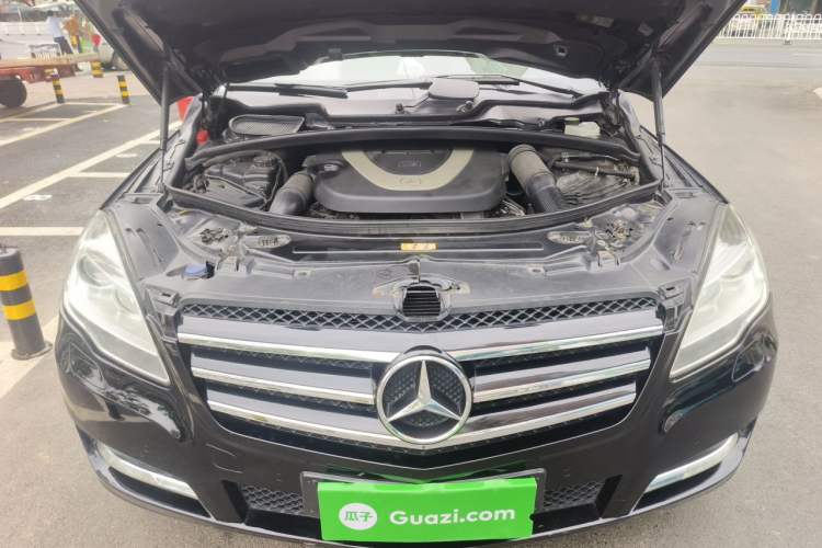 Used Mercedes-Benz R-Class 2011 R 300 L Business Model Engine Bay
