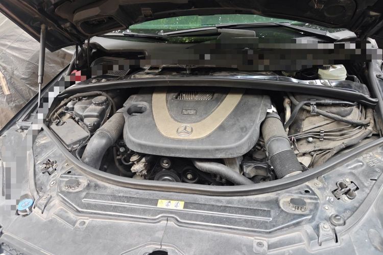 Used Mercedes-Benz R-Class 2011 R 300 L Business Model Engine Bay