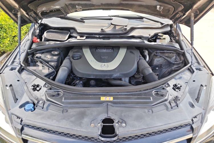 Used Mercedes-Benz R-Class 2011 R 300 L Business Model Engine Bay
