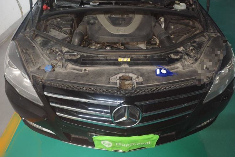 Used Mercedes-Benz R-Class 2011 R 350 L 4MATIC Engine Bay