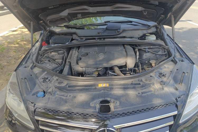 Used Mercedes-Benz R-Class 2011 R 350 L 4MATIC Engine Bay