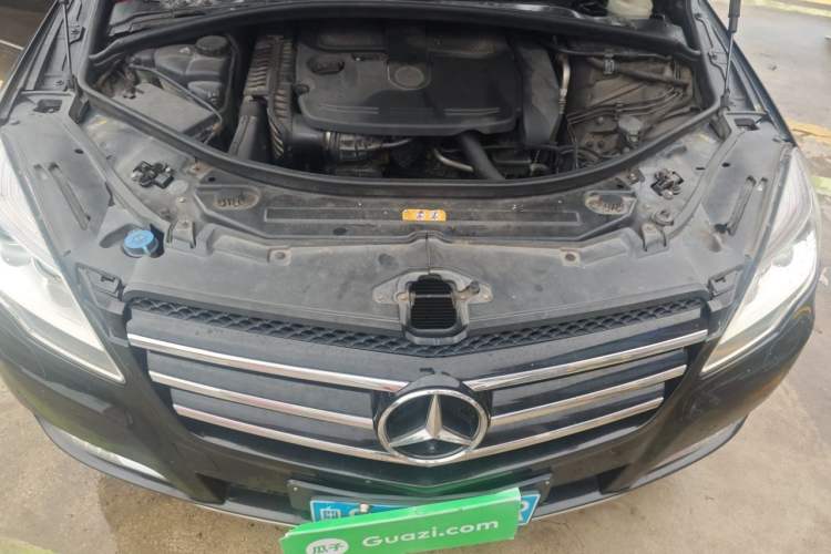 Used Mercedes-Benz R-Class 2011 R 350 L 4MATIC Engine Bay