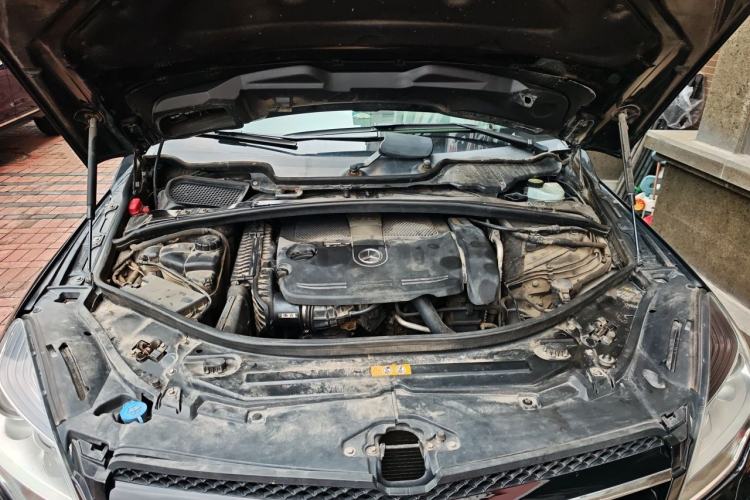 Used Mercedes-Benz R-Class 2011 R 350 L 4MATIC Engine Bay
