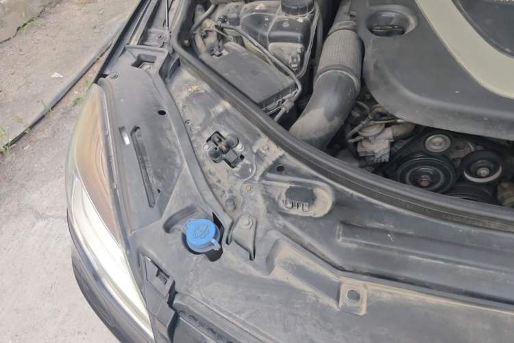 Used Mercedes-Benz R-Class 2011 R 350 L 4MATIC Engine Bay Right