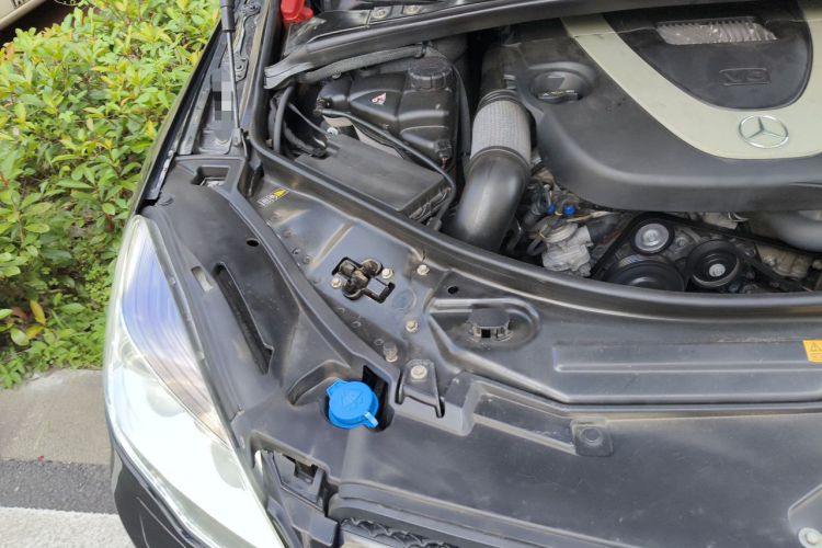 Used Mercedes-Benz R-Class 2011 R 300 L Business Model Engine Bay Right
