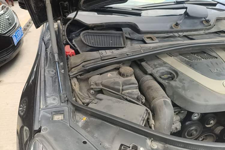 Used Mercedes-Benz R-Class 2011 R 300 L Business Model Engine Bay Right