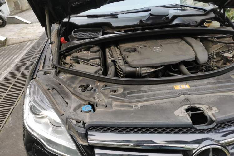 Used Mercedes-Benz R-Class 2011 R 350 L 4MATIC Engine Bay Right