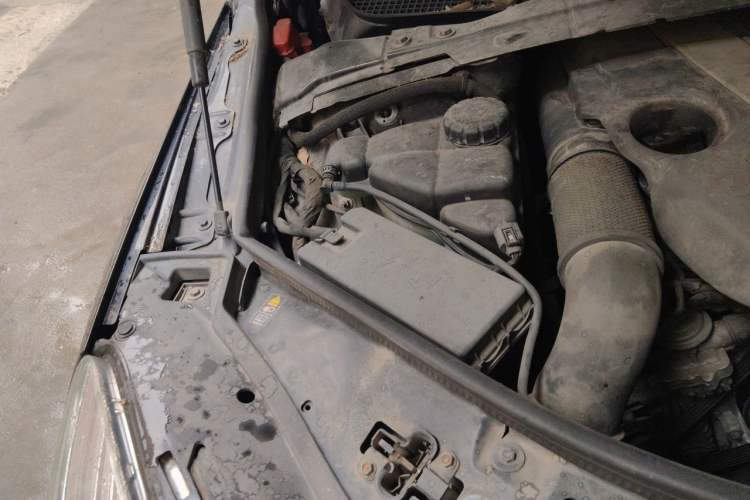 Used Mercedes-Benz R-Class 2011 R 300 L Business Model Engine Bay Right