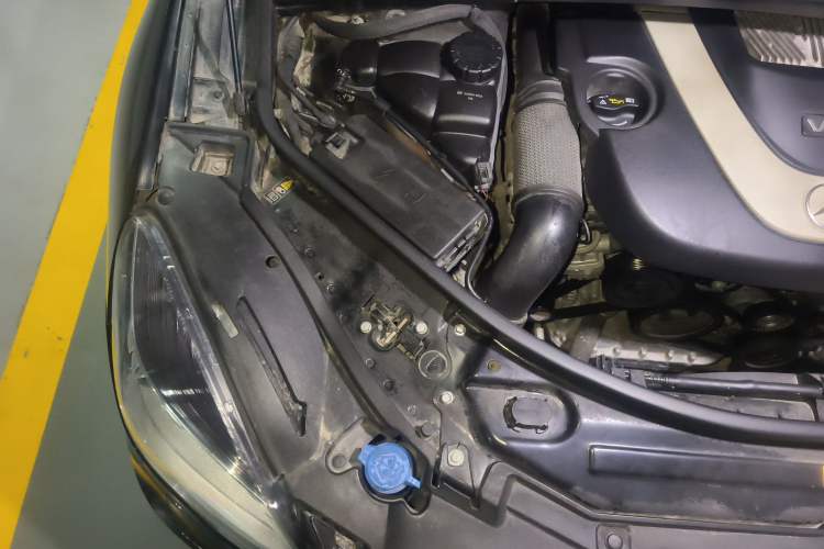 Used Mercedes-Benz R-Class 2011 R 300 L Business Model Engine Bay Right
