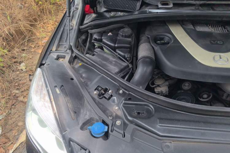 Used Mercedes-Benz R-Class 2011 R 300 L Business Model Engine Bay Right