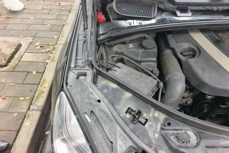 Used Mercedes-Benz R-Class 2011 R 300 L Business Model Engine Bay Right