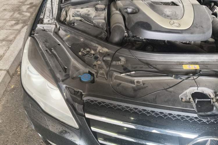 Used Mercedes-Benz R-Class 2011 R 300 L Business Model Engine Bay Right