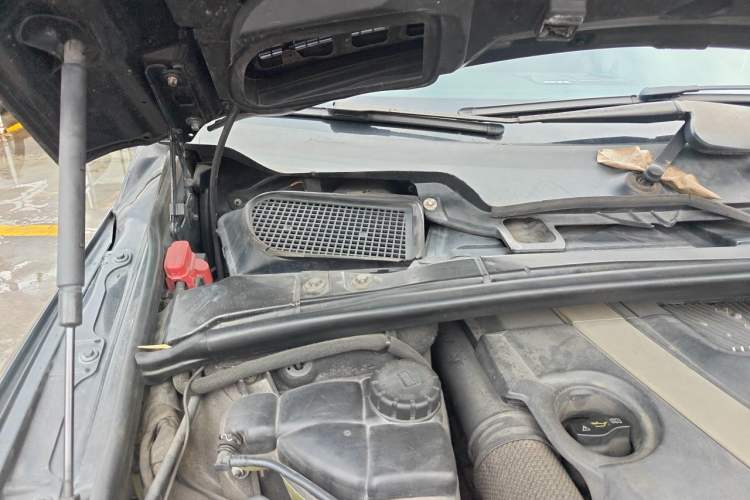 Used Mercedes-Benz R-Class 2011 R 300 L Business Model Engine Bay Right