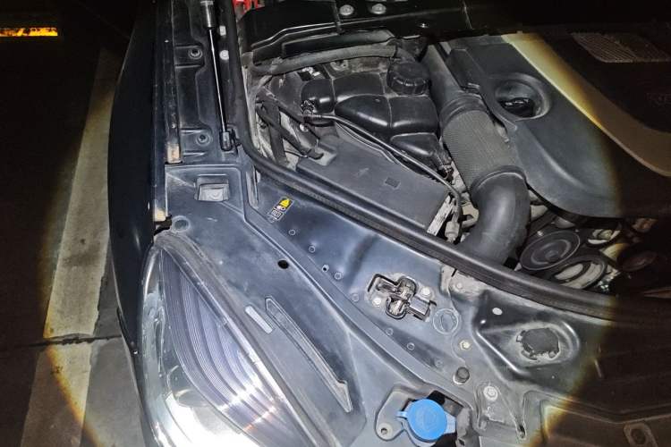 Used Mercedes-Benz R-Class 2011 R 350 L 4MATIC Engine Bay Right