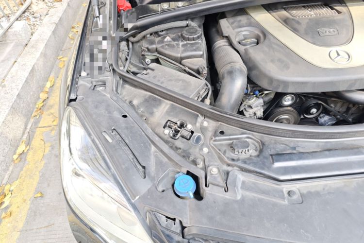 Used Mercedes-Benz R-Class 2011 R 300 L Business Model Engine Bay Right