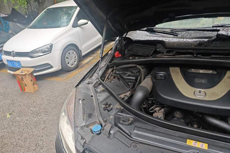 Used Mercedes-Benz R-Class 2011 R 300 L Business Model Engine Bay Right