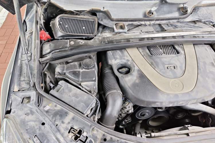 Used Mercedes-Benz R-Class 2011 R 300 L Business Model Engine Bay Right