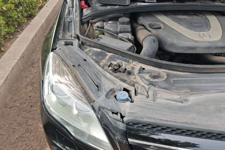 Used Mercedes-Benz R-Class 2011 R 300 L Business Model Engine Bay Right