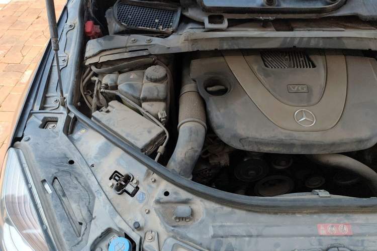 Used Mercedes-Benz R-Class 2011 R 300 L Business Model Engine Bay Right