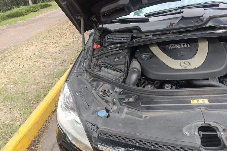 Used Mercedes-Benz R-Class 2011 R 300 L Business Model Engine Bay Right