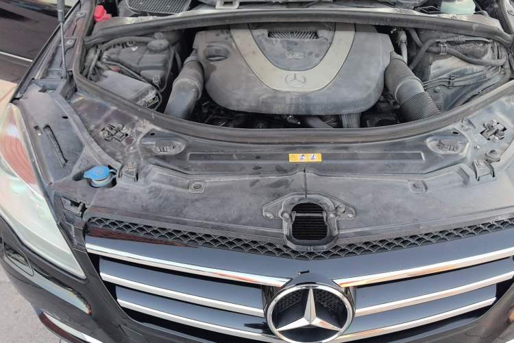 Used Mercedes-Benz R-Class 2011 R 300 L Business Model Engine Bay Right
