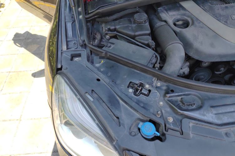 Used Mercedes-Benz R-Class 2011 R 300 L Business Model Engine Bay Right