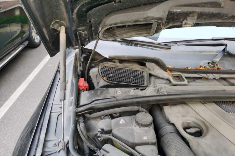Used Mercedes-Benz R-Class 2011 R 300 L Business Model Engine Bay Right