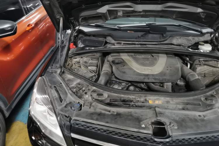 Used Mercedes-Benz R-Class 2011 R 300 L Business Model Engine Bay Right
