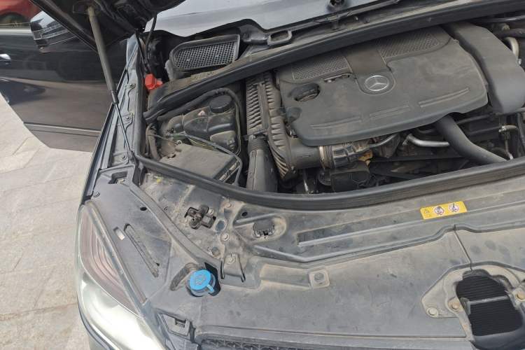 Used Mercedes-Benz R-Class 2011 R 350 L 4MATIC Engine Bay Right