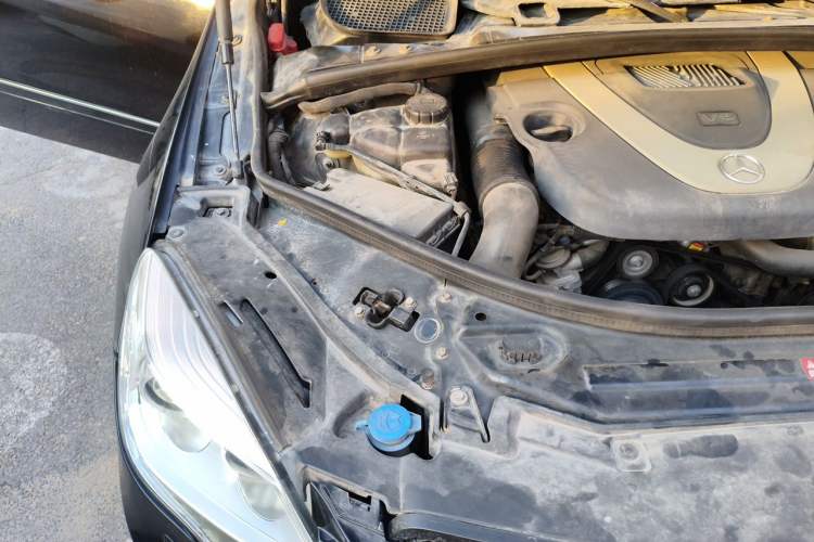 Used Mercedes-Benz R-Class 2011 R 300 L Business Model Engine Bay Right