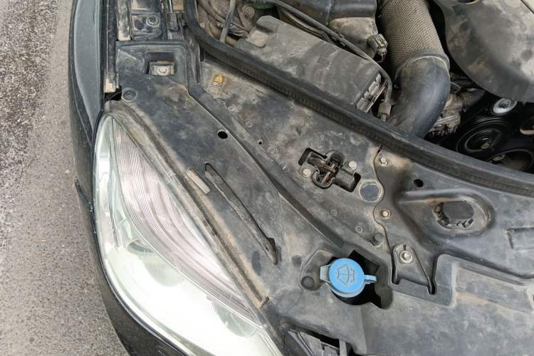 Used Mercedes-Benz R-Class 2011 R 300 L Business Model Engine Bay Right