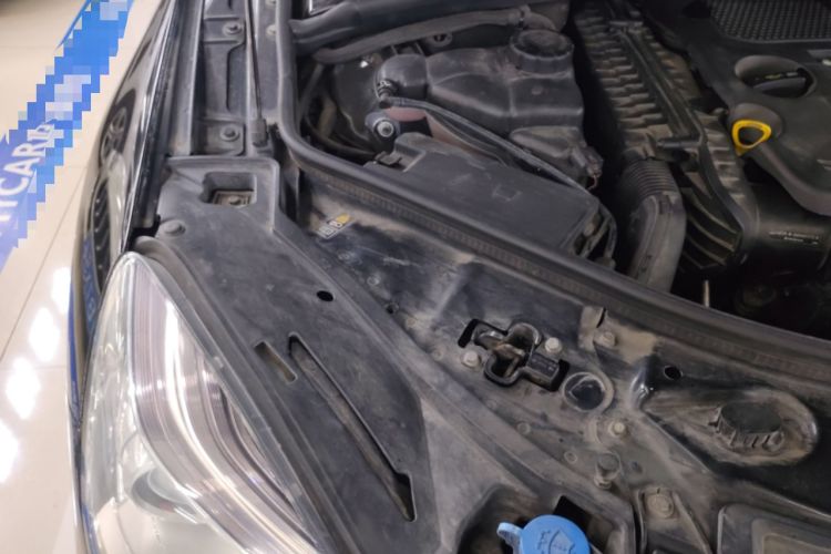 Used Mercedes-Benz R-Class 2011 R 350 L 4MATIC Engine Bay Right