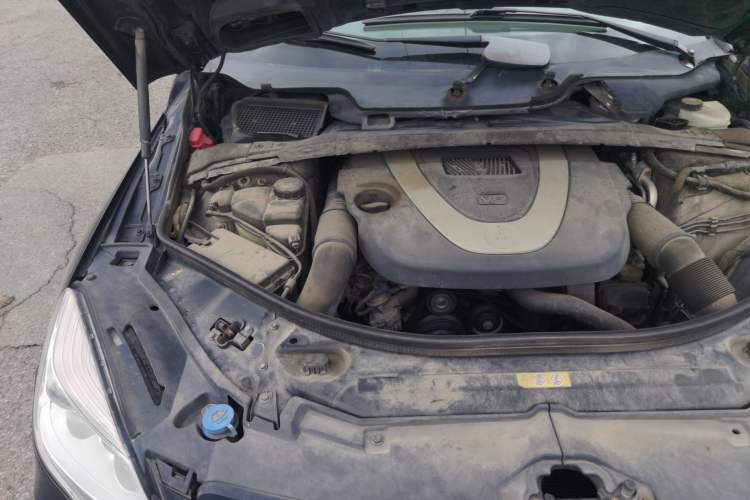 Used Mercedes-Benz R-Class 2011 R 350 L 4MATIC Engine Bay Right
