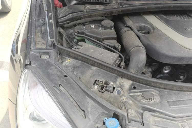 Used Mercedes-Benz R-Class 2011 R 300 L Business Model Engine Bay Right