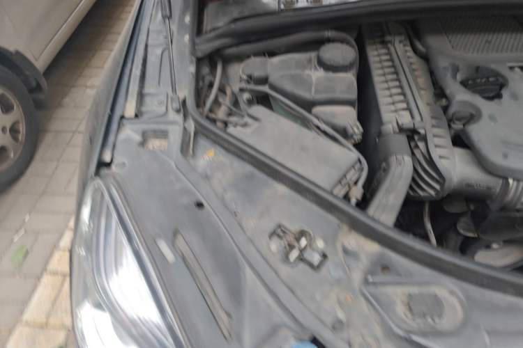Used Mercedes-Benz R-Class 2011 R 350 L 4MATIC Engine Bay Right