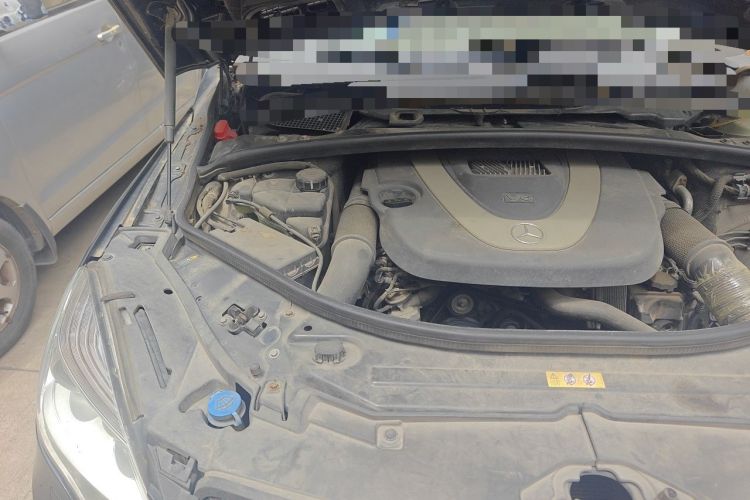 Used Mercedes-Benz R-Class 2011 R 300 L Luxury Model Engine Bay Right