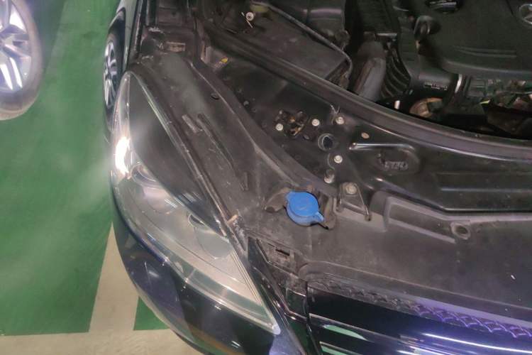 Used Mercedes-Benz R-Class 2011 R 350 L 4MATIC Engine Bay Right
