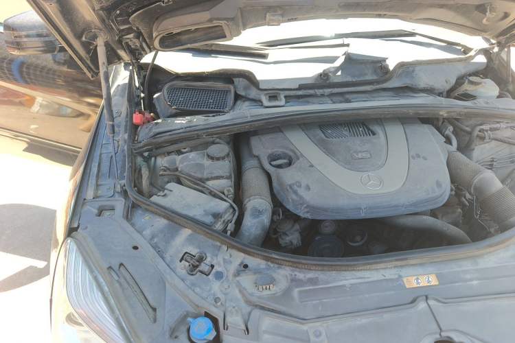 Used Mercedes-Benz R-Class 2011 R 300 L Business Model Engine Bay Right