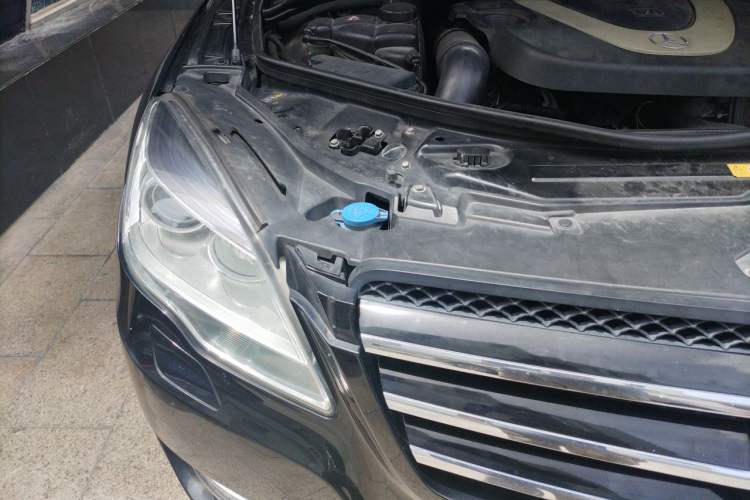 Used Mercedes-Benz R-Class 2011 R 300 L Business Model Engine Bay Right