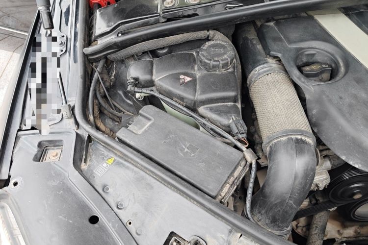 Used Mercedes-Benz R-Class 2011 R 300 L Business Model Engine Bay Right