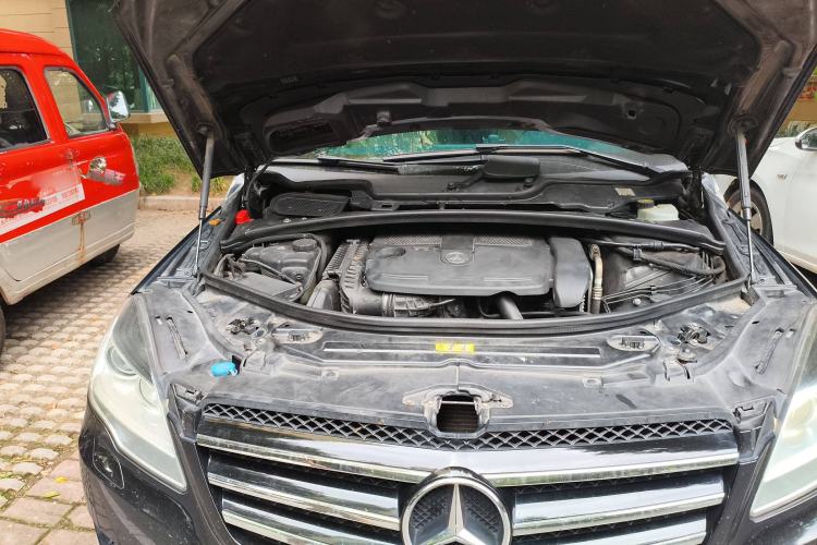 Used Mercedes-Benz R-Class 2011 R 350 L 4MATIC Engine Bay Right