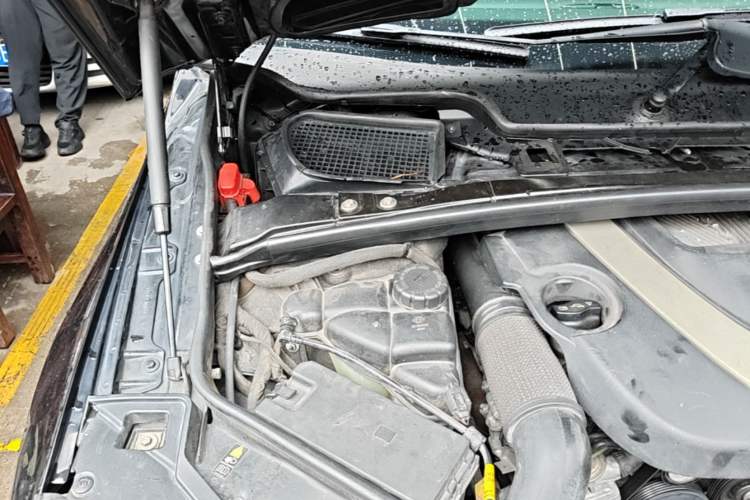 Used Mercedes-Benz R-Class 2011 R 350 L 4MATIC Engine Bay Right